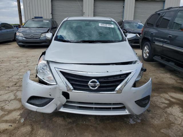 3N1CN7AP4KL813692 - 2019 NISSAN VERSA S SILVER photo 5