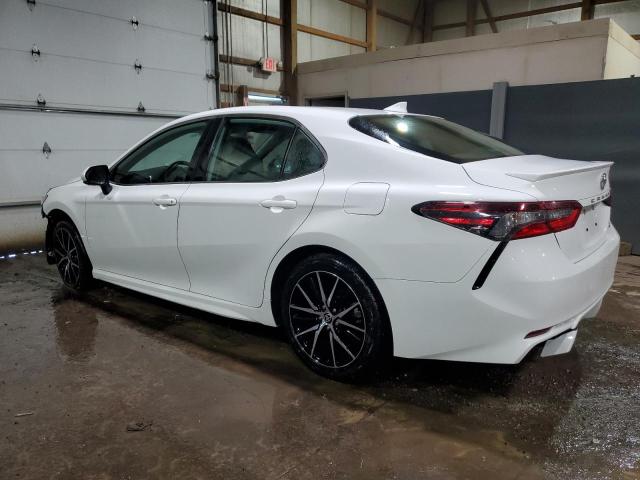 4T1G11AK8PU780586 - 2023 TOYOTA CAMRY SE NIGHT SHADE WHITE photo 2