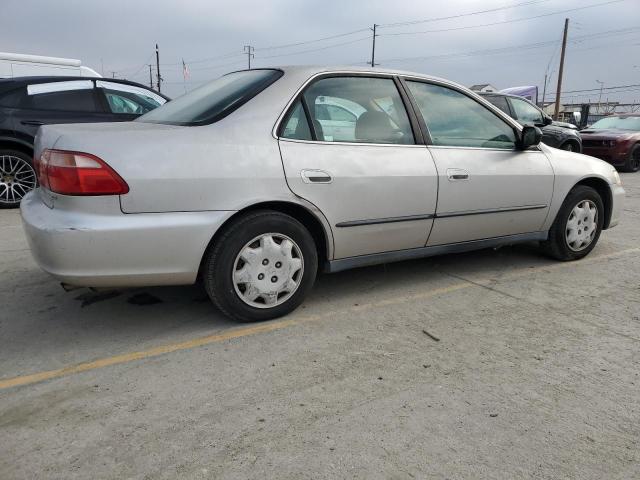 1HGCG6653XA134778 - 1999 HONDA ACCORD LX BROWN photo 3