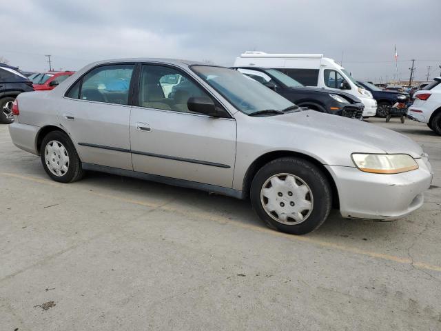 1HGCG6653XA134778 - 1999 HONDA ACCORD LX BROWN photo 4