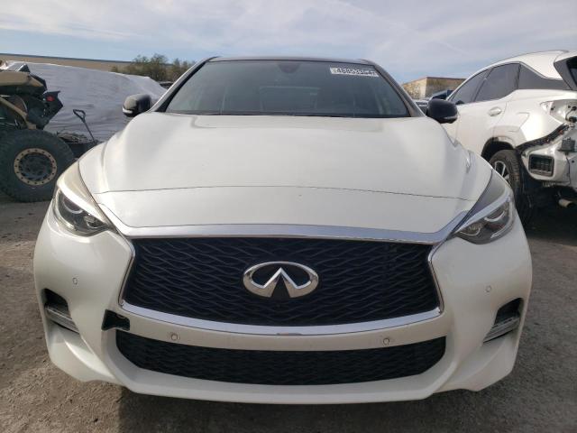 SJKCH5CPXHA025650 - 2017 INFINITI QX30 BASE WHITE photo 5