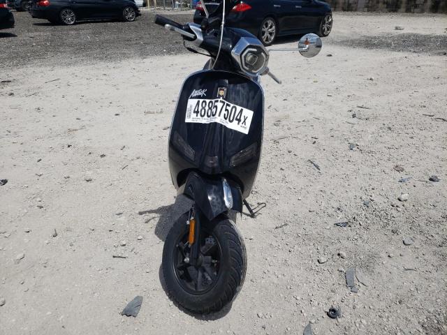 LL0TCAP52NG000646 - 2022 MOTO SCOOTER BLACK photo 2
