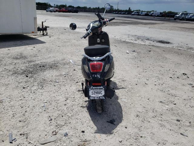 LL0TCAP52NG000646 - 2022 MOTO SCOOTER BLACK photo 4