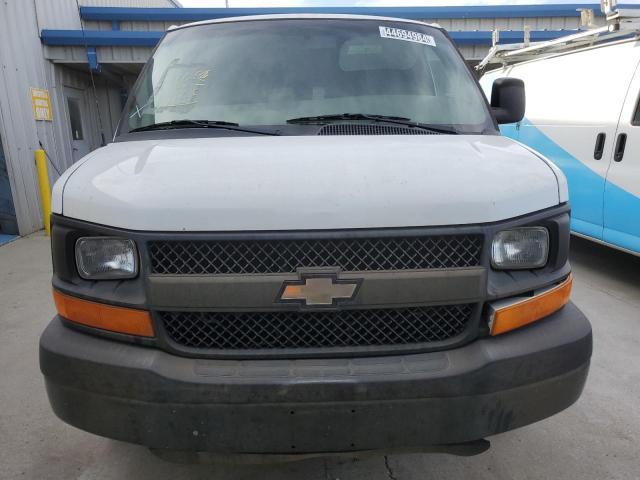 1GCWGFCA9D1141873 - 2013 CHEVROLET EXPRESS G2 WHITE photo 5