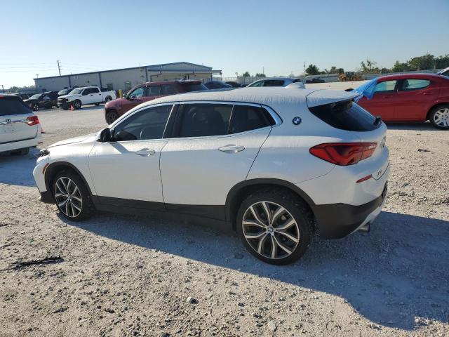 WBXYJ5C33JEF78638 - 2018 BMW X2 XDRIVE28I WHITE photo 2