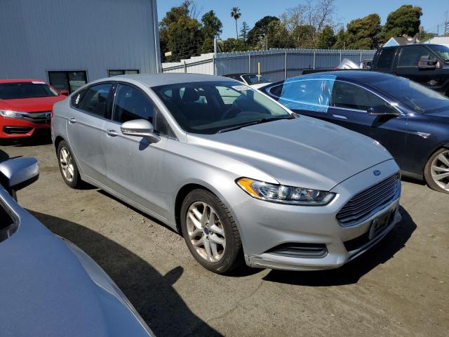 3FA6P0H75GR225991 - 2016 FORD FUSION SE SILVER photo 4