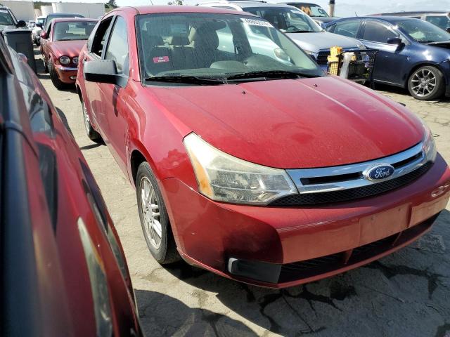 1FAHP3FN5AW280568 - 2010 FORD FOCUS SE RED photo 4