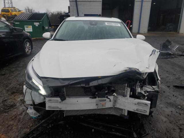 1N4BL4DV4KC120372 - 2019 NISSAN ALTIMA SV WHITE photo 5