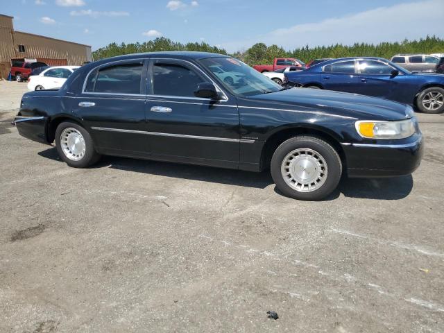 1LNFM81W1WY615808 - 1998 LINCOLN TOWN CAR EXECUTIVE Schwarz Foto 4