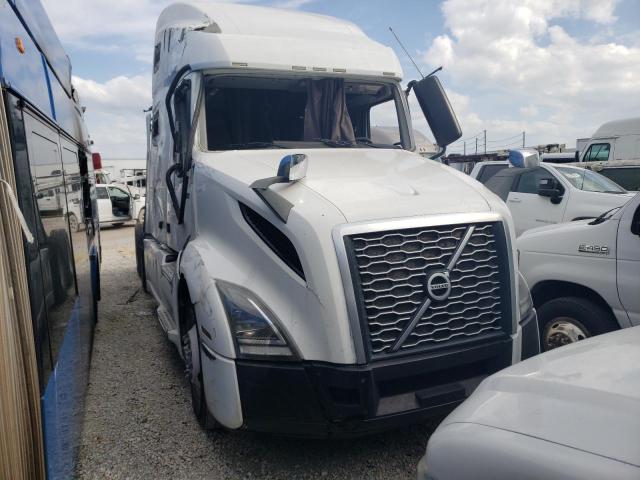 4V4NC9EH3KN245711 - 2019 VOLVO VN VNL WHITE photo 1