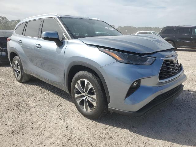 5TDGZRAH5NS127005 - 2022 TOYOTA HIGHLANDER XLE ნაცრისფერი ფოტო 4