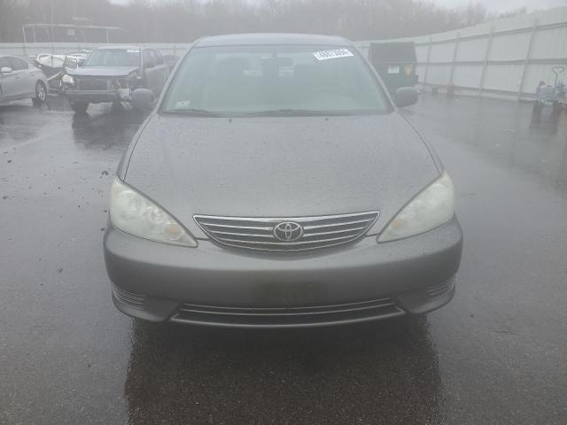 4T1BE32KX5U957547 - 2005 TOYOTA CAMRY LE GRAY photo 5