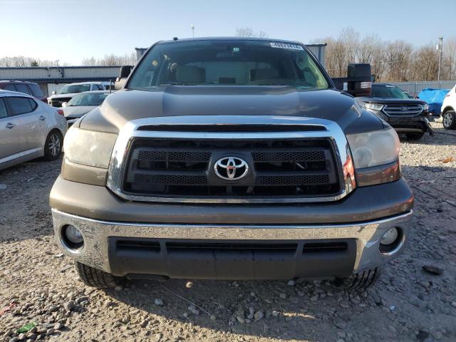 5TFDY5F13BX168359 - 2011 TOYOTA TUNDRA CREWMAX SR5 TAN photo 5