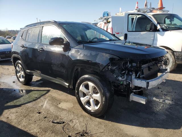 3C4NJDBB8JT479667 - 2018 JEEP COMPASS LATITUDE BLACK photo 4