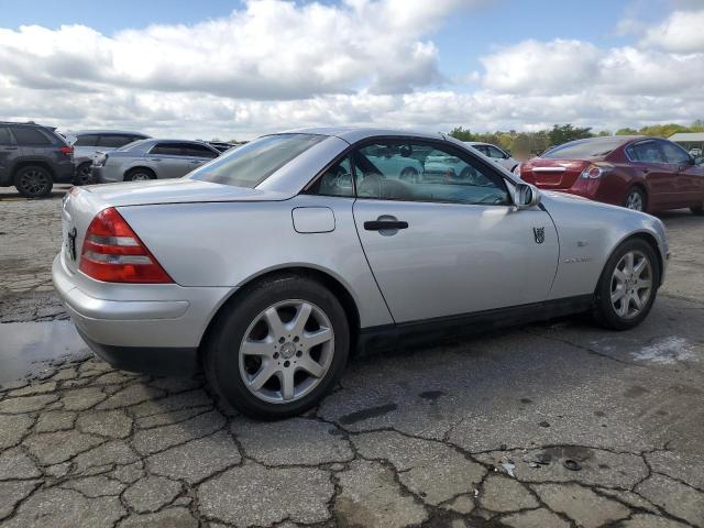 WDBKK47F5XF118622 - 1999 MERCEDES-BENZ SLK 230 KOMPRESSOR SILVER photo 3