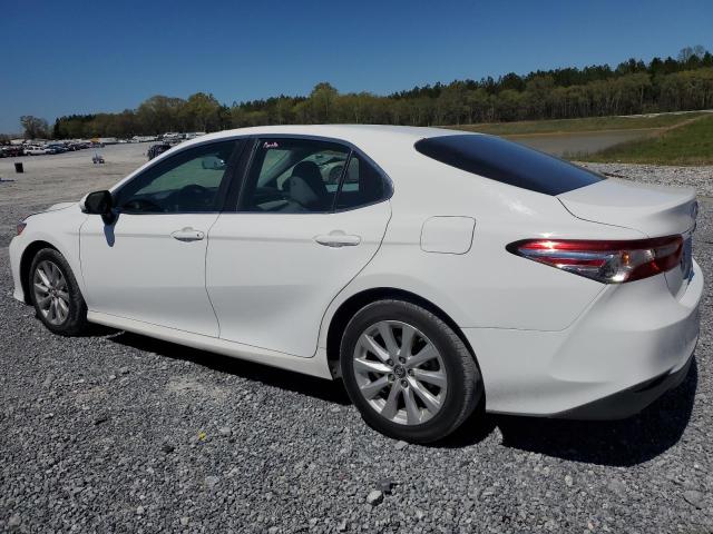 4T1B11HK1JU065835 - 2018 TOYOTA CAMRY L WHITE photo 2