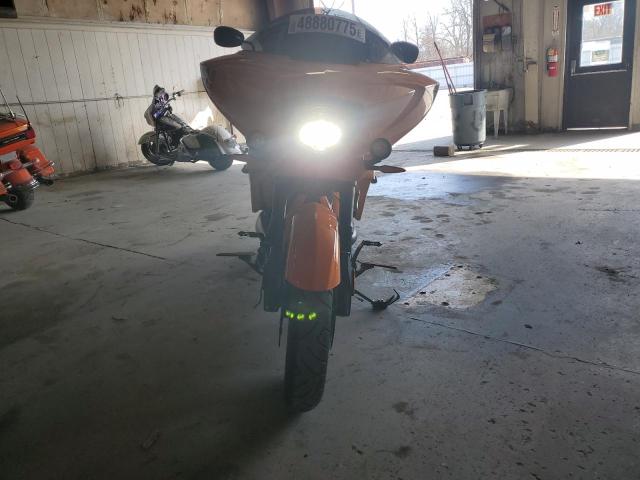 5VPXMAAA4H3056941 - 2017 VICTORY MOTORCYCLES MAGNUM ORANGE photo 2