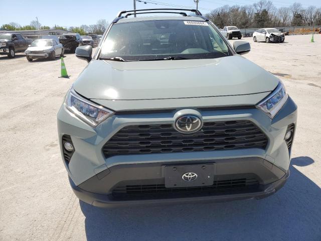 JTMC1RFV4MD061609 - 2021 TOYOTA RAV4 XLE PREMIUM GRAY photo 5