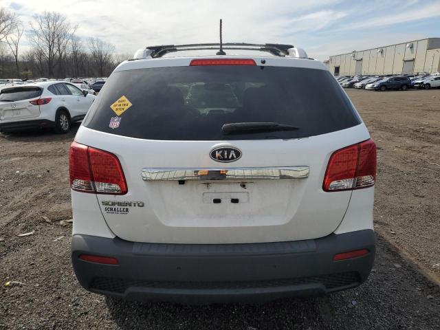 5XYKTDA1XBG178235 - 2011 KIA SORENTO BASE WHITE photo 6