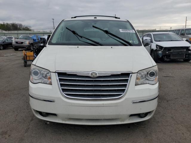 2A4RR6DX8AR206918 - 2010 CHRYSLER TOWN & COU LIMITED WHITE photo 5