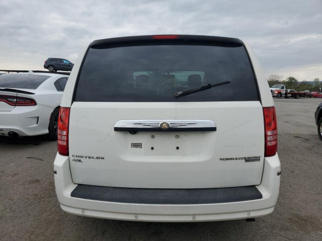 2A4RR6DX8AR206918 - 2010 CHRYSLER TOWN & COU LIMITED WHITE photo 6