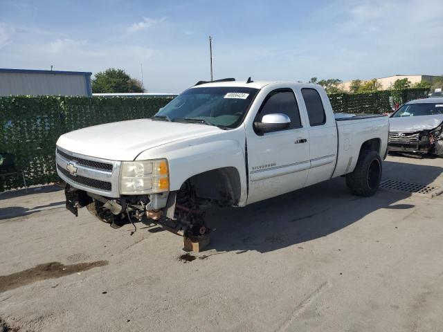 1GCRCSE02BZ129987 - 2011 CHEVROLET SILVERADO C1500 LT WHITE photo 1