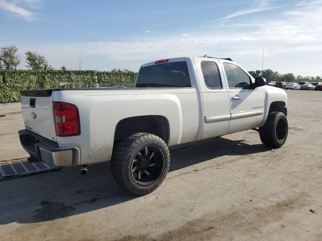 1GCRCSE02BZ129987 - 2011 CHEVROLET SILVERADO C1500 LT WHITE photo 3