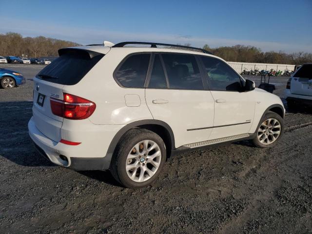 5UXZV4C52D0B14502 - 2013 BMW X5 XDRIVE35I WHITE photo 3