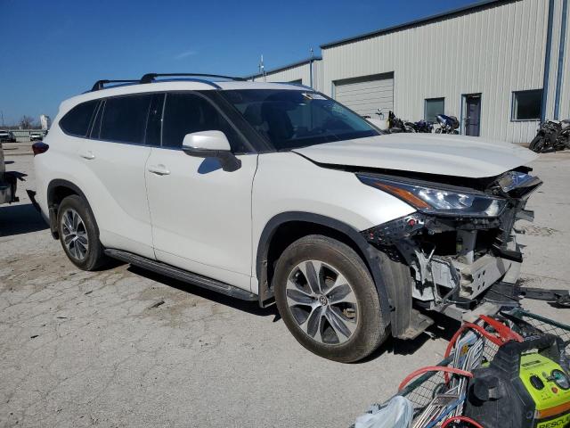 5TDGZRAHXLS503341 - 2020 TOYOTA HIGHLANDER XLE WHITE photo 4