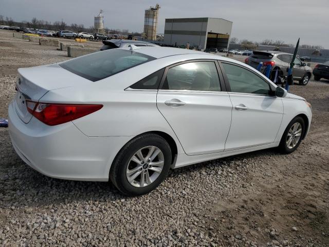 5NPEB4AC1DH721968 - 2013 HYUNDAI SONATA GLS WHITE photo 3