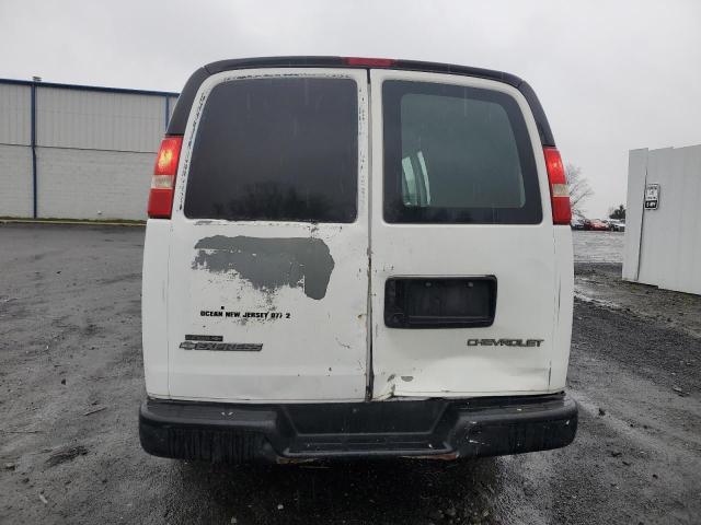 1GCFG29T351170403 - 2005 CHEVROLET EXPRESS G2 WHITE photo 6