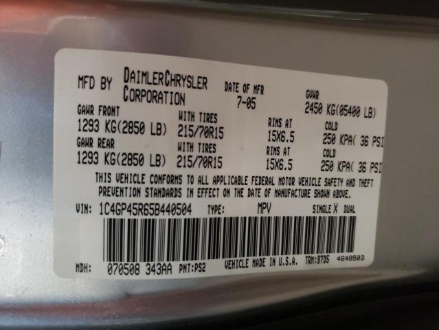 1C4GP45R65B440504 - 2005 CHRYSLER TOWN & COU 银色 照片 14