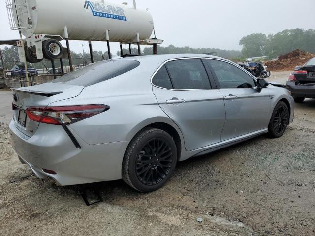 4T1G11AKXPU731289 - 2023 TOYOTA CAMRY SE NIGHT SHADE SILVER photo 3