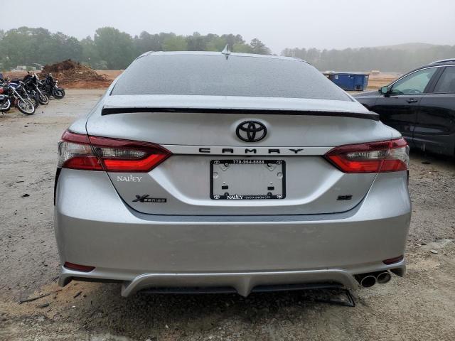 4T1G11AKXPU731289 - 2023 TOYOTA CAMRY SE NIGHT SHADE SILVER photo 6