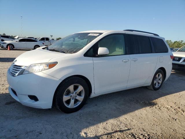 5TDKK3DC8FS529758 - 2015 TOYOTA SIENNA LE WHITE photo 1