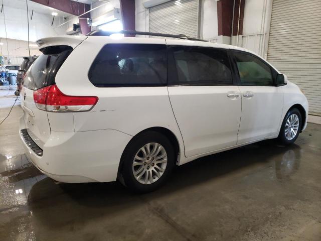 5TDYK3DC0DS324989 - 2013 TOYOTA SIENNA XLE WHITE photo 3