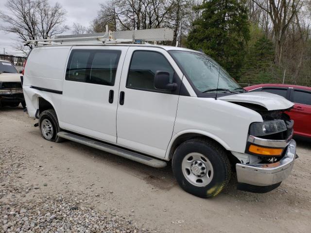 1GCWGAFG5K1360152 - 2019 CHEVROLET EXPRESS G2 WHITE photo 4