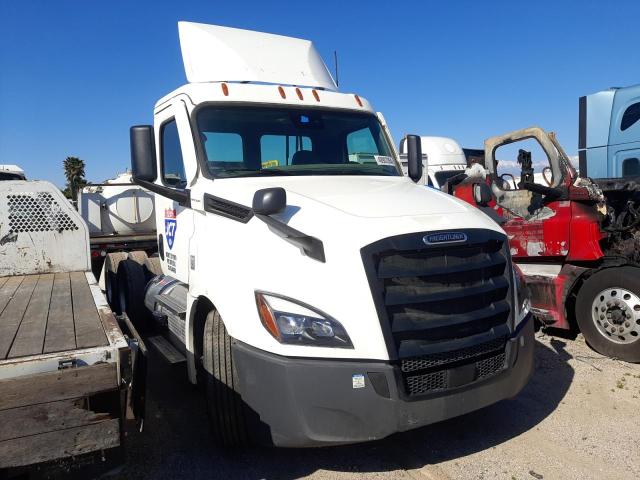 3AKJHLDV3RDUK7500 - 2024 FREIGHTLINER CASCADIA 1 WHITE photo 1