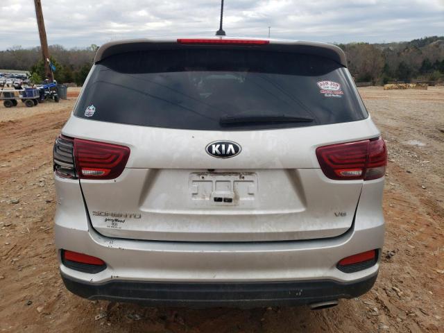 5XYPGDA57LG617552 - 2020 KIA SORENTO S SILVER photo 6