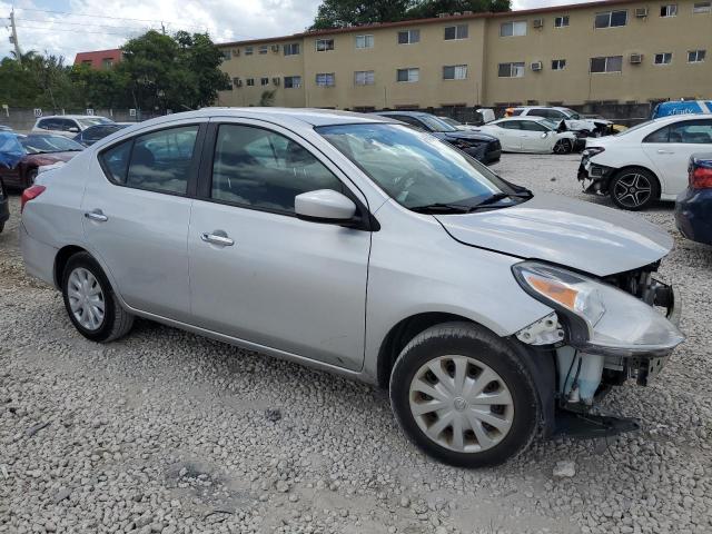 3N1CN7APXJL832973 - 2018 NISSAN VERSA S SILVER photo 4