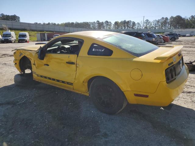 1ZVFT80NX55239283 - 2005 FORD MUSTANG YELLOW photo 2