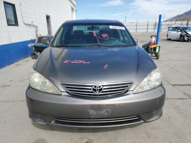 4T1BE32K55U585583 - 2005 TOYOTA CAMRY LE GRAY photo 5