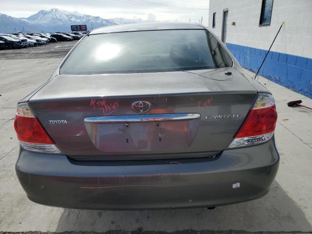 4T1BE32K55U585583 - 2005 TOYOTA CAMRY LE GRAY photo 6