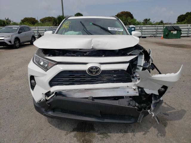 JTMC1RFV3KD029425 - 2019 TOYOTA RAV4 XLE PREMIUM WHITE photo 5