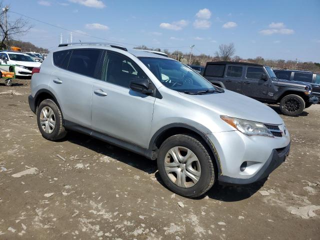 JTMZFREV9FJ024539 - 2015 TOYOTA RAV4 LE SILVER photo 4