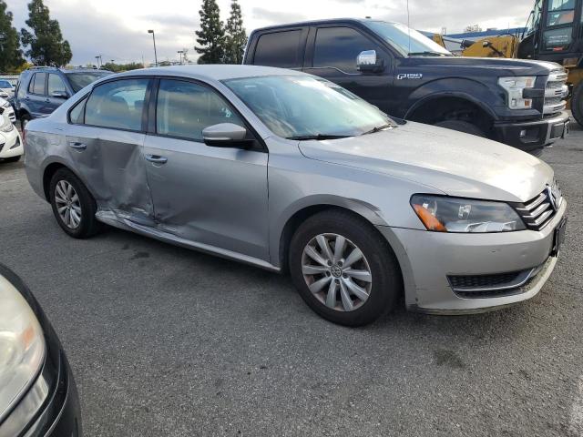 1VWAP7A36DC103569 - 2013 VOLKSWAGEN PASSAT S SILVER photo 4