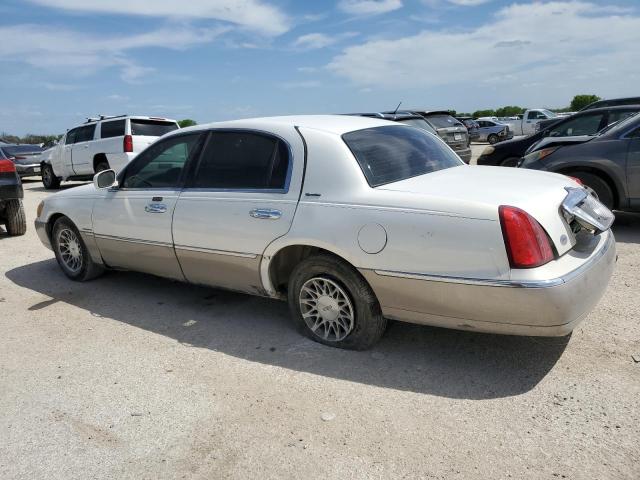 1LNHM82W52Y635531 - 2002 LINCOLN TOWN CAR SIGNATURE WHITE photo 2