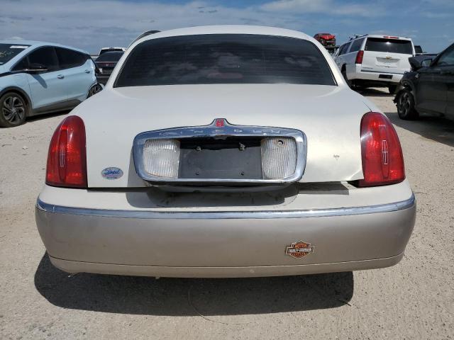 1LNHM82W52Y635531 - 2002 LINCOLN TOWN CAR SIGNATURE WHITE photo 6