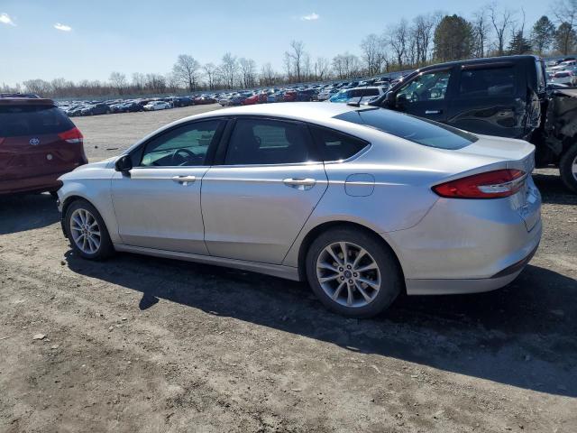 3FA6P0H7XHR150528 - 2017 FORD FUSION SE SILVER photo 2