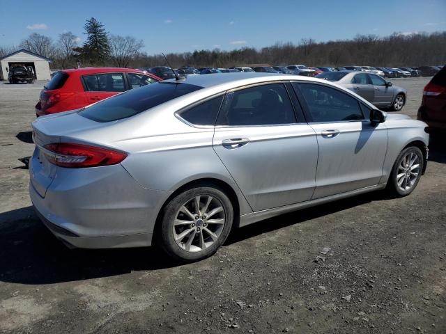 3FA6P0H7XHR150528 - 2017 FORD FUSION SE SILVER photo 3